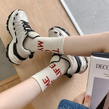 Mektup Nakış spor çorapları Kadınlar Casual Çizgili Harajuku Streetwear Ekip Çorap Kolej Tarzı Okul Kızlar Elastik Uzun Çorap